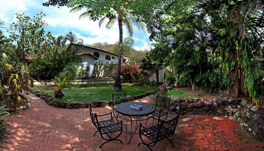 Hotel M&M Casa Blanca Playa Ocotal Екстериор снимка