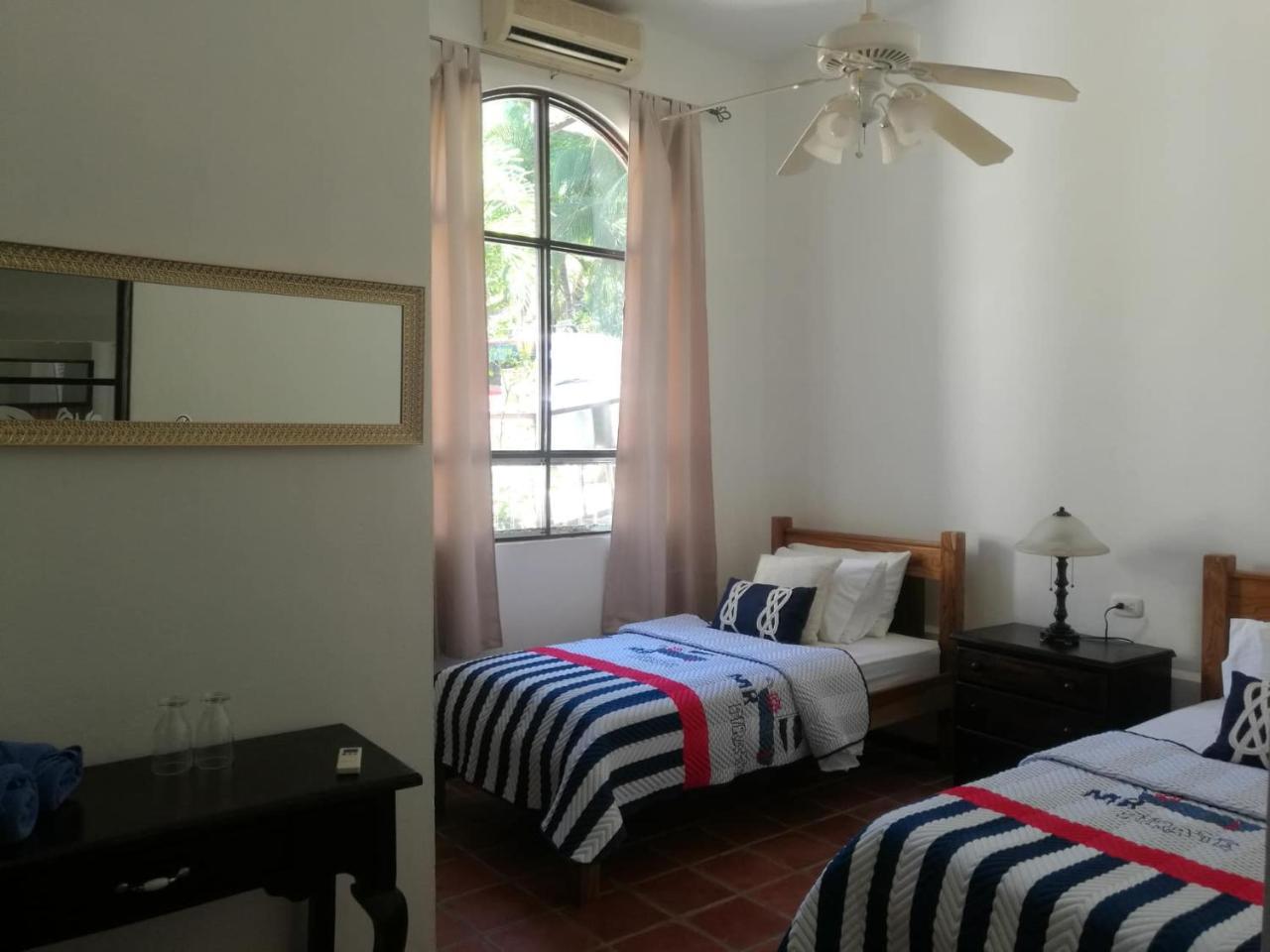 Hotel M&M Casa Blanca Playa Ocotal Екстериор снимка