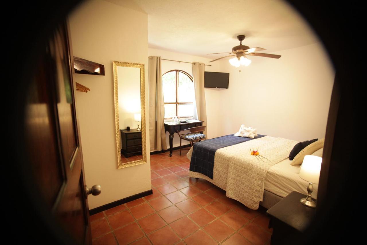 Hotel M&M Casa Blanca Playa Ocotal Екстериор снимка