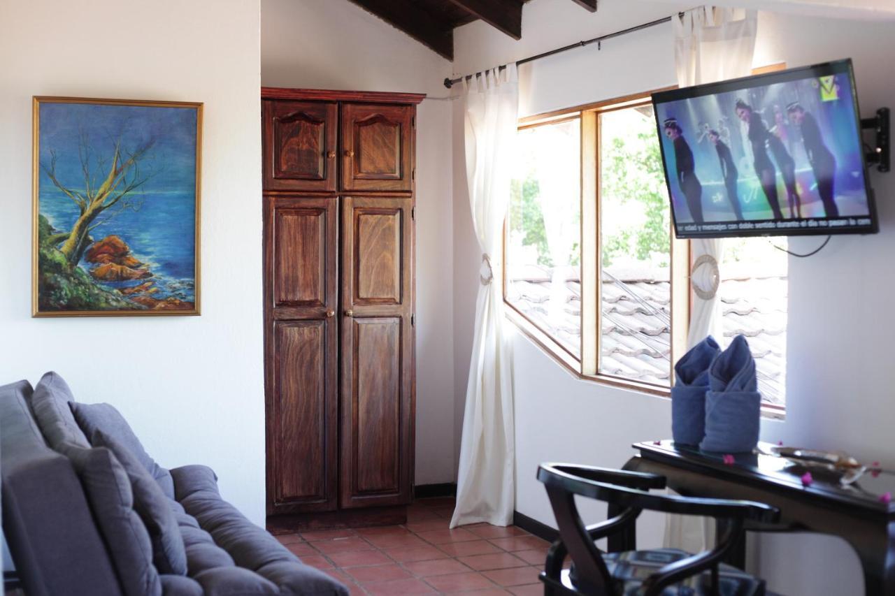 Hotel M&M Casa Blanca Playa Ocotal Екстериор снимка