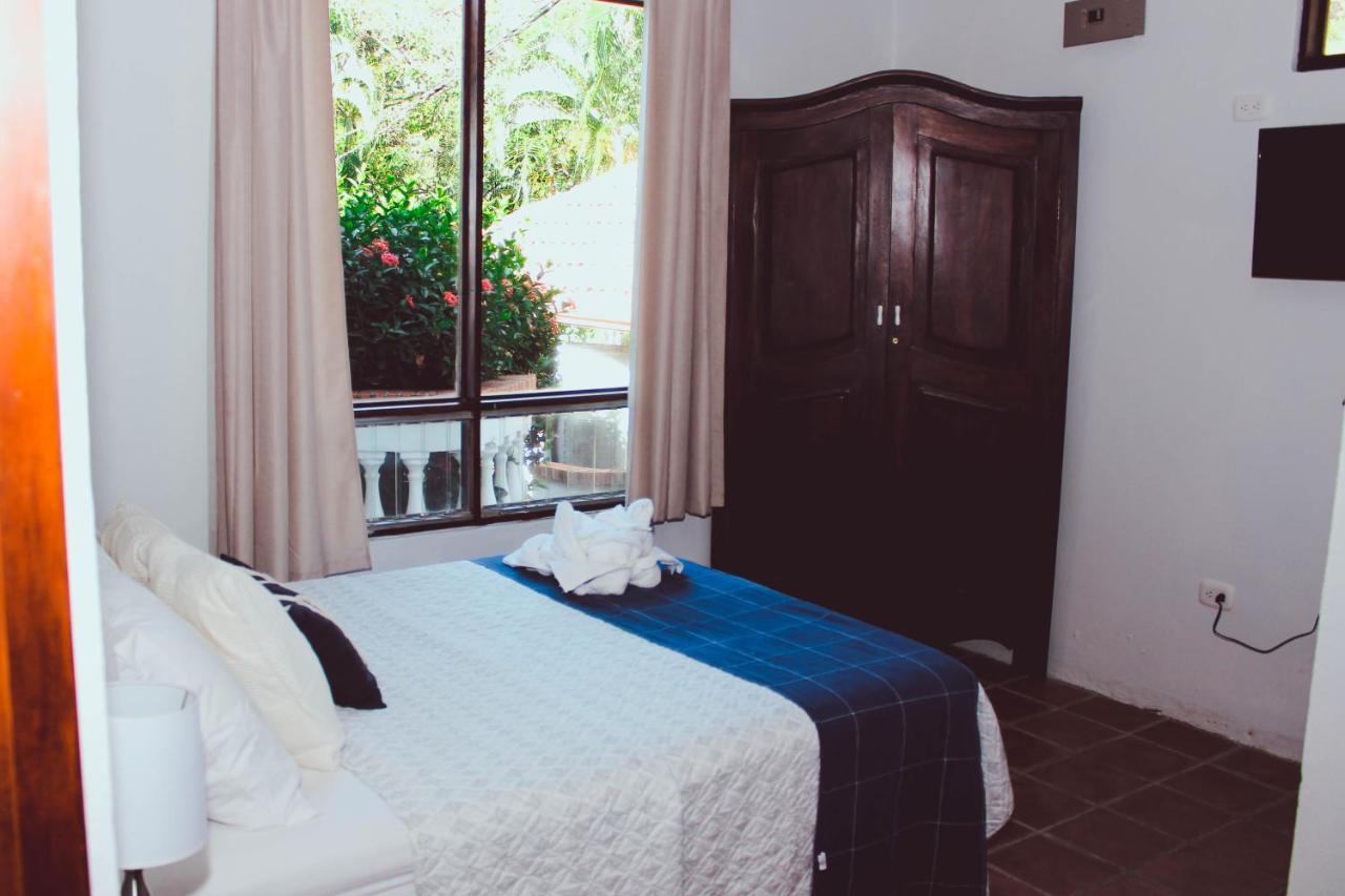 Hotel M&M Casa Blanca Playa Ocotal Екстериор снимка